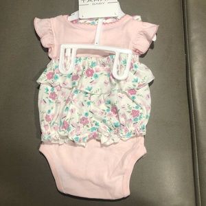 Tahari Baby 3 piece Body Suit Size 6/9 month